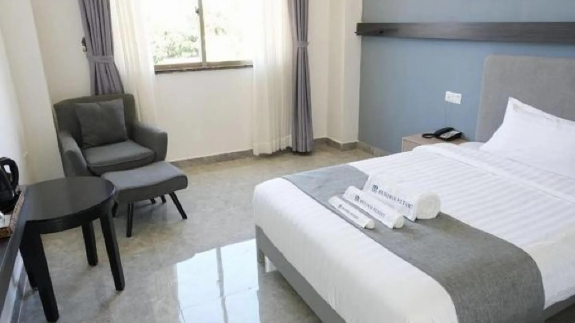 Bohol Panglao Begonia Resort 4*,